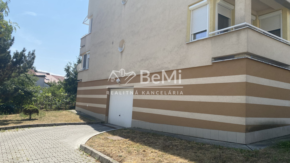 Garážové státie Nitra Čermáň Južná ulica ,, u Martináka´´ ID 632-19-MIG