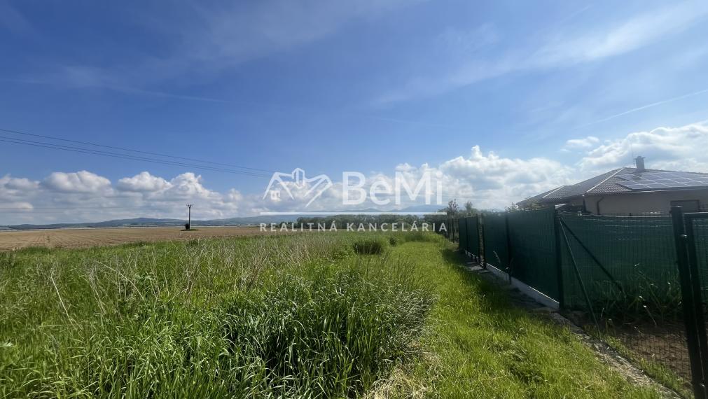 Invevstičný, rovinatý pozemok 5002 m2, Zvolenská Slatina 3D