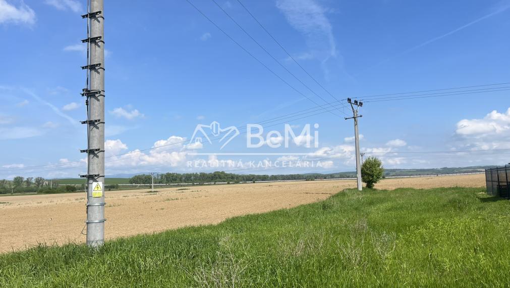 Invevstičný, rovinatý pozemok 5002 m2, Zvolenská Slatina 3D