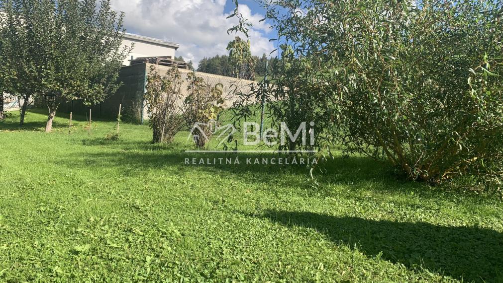 Stavebný, slnečný pozemok, 292 m2 Veľká Lúka