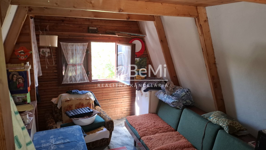 Predaj chatka s pozemkom - Šahy (041-13-PEKR)