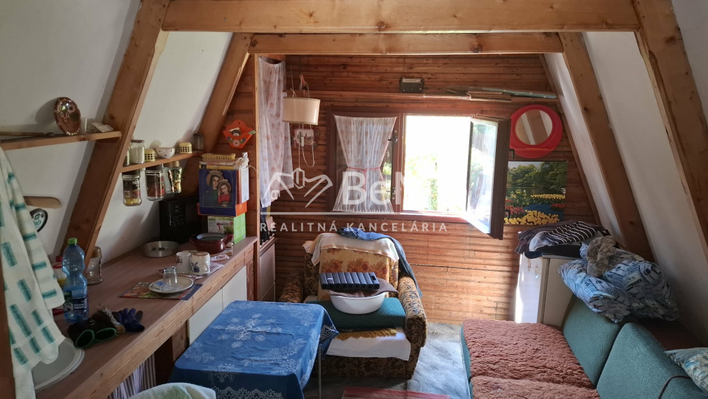 Predaj chatka s pozemkom - Šahy (041-13-PEKR)