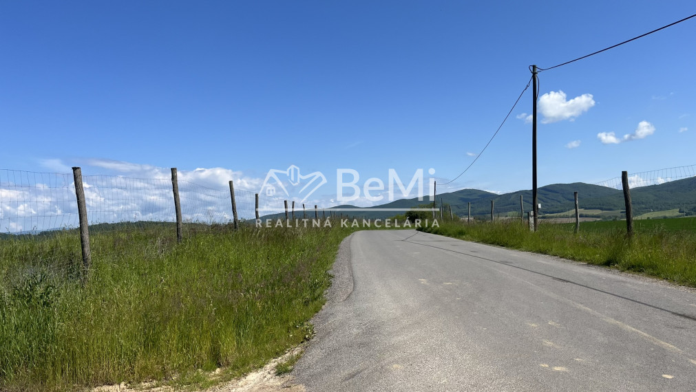 Rovinaté pozemky 7700m2 Sása, Zvolen