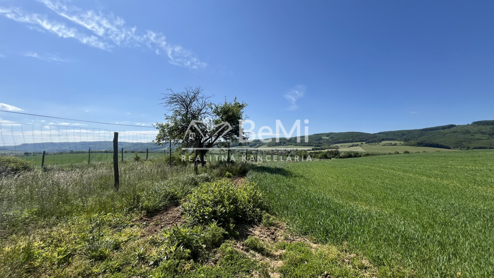 Rovinaté pozemky 7700m2 Sása, Zvolen