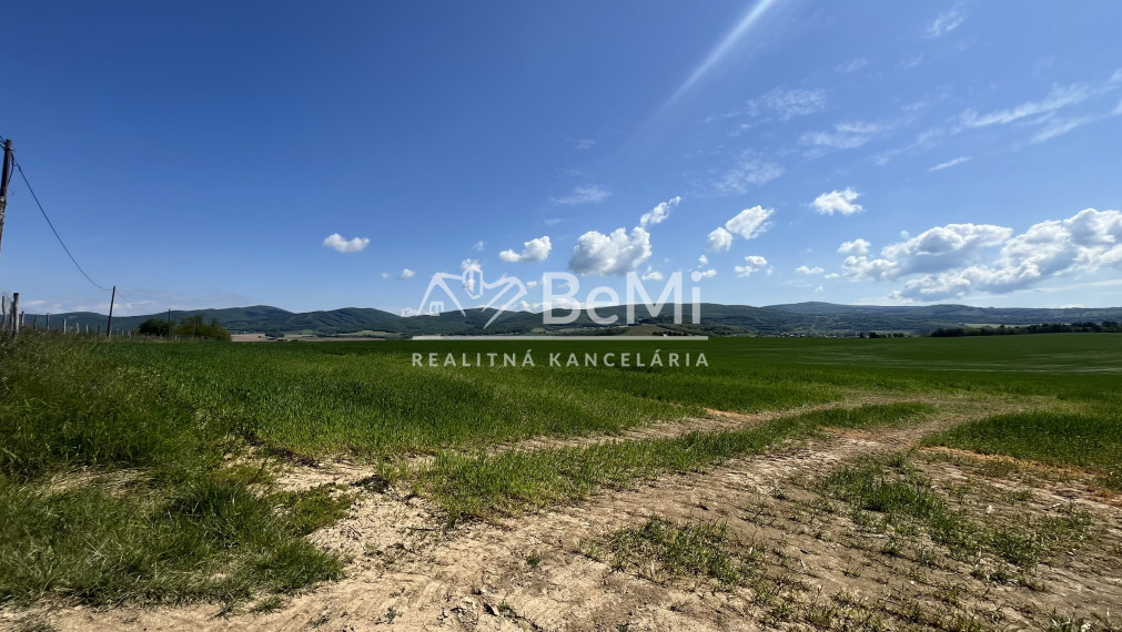 Rovinaté pozemky 7700m2 Sása, Zvolen