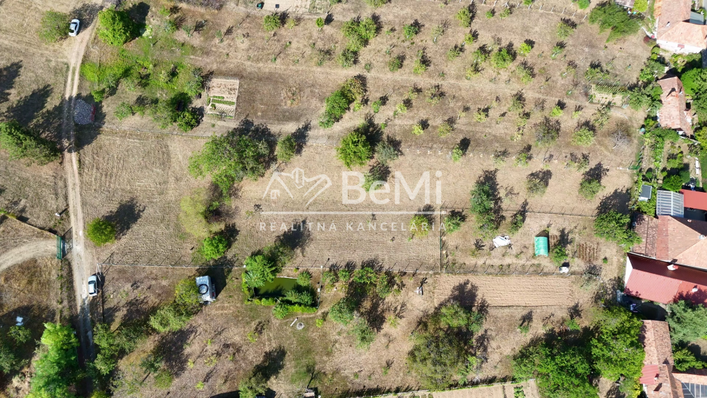 EXKLUZÍVNE, Stavebný pozemok 1 972 m² - Pukanec (062-12-SIHA)