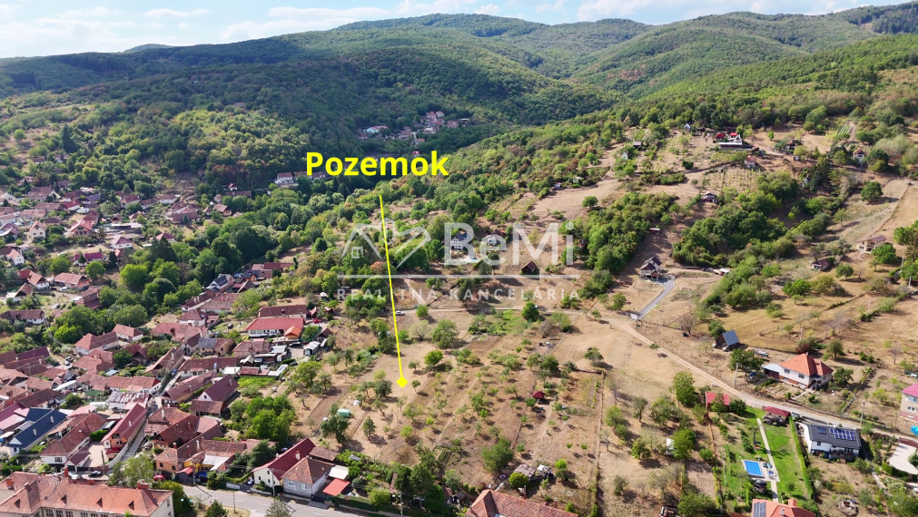 EXKLUZÍVNE, Stavebný pozemok 1 972 m² - Pukanec (062-12-SIHA)