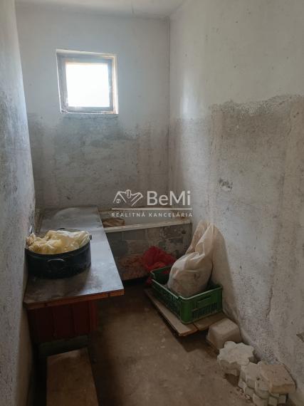 Exkluzívny predaj: 5-izb. dom v Kuzmiciach, pozemok 728 m² 023-12-RAKOE