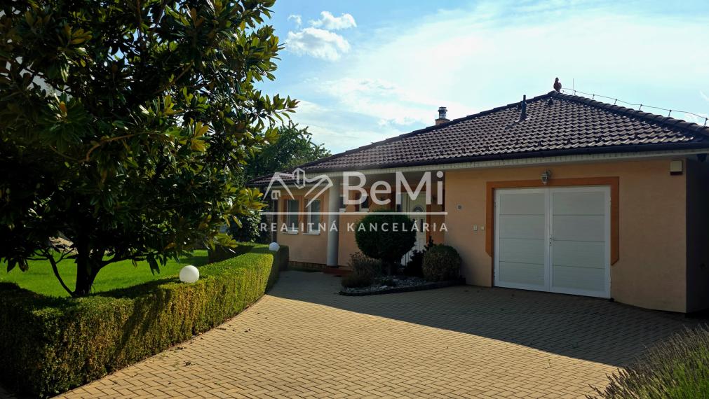 Exkluzívny rodinný dom –  bungalov s uzavretým vstupom