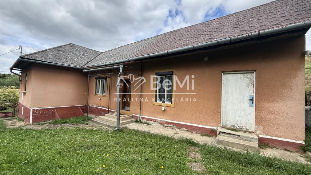 Rodinný dom v Ľubotíne s veľkým pozemkom na predaj