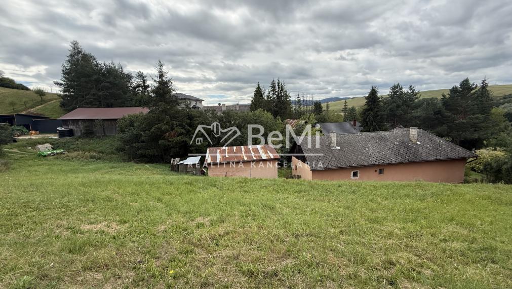 Rodinný dom v Ľubotíne s veľkým pozemkom na predaj