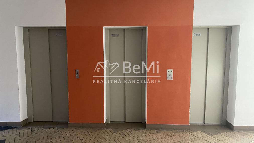 Nitra Chrenová 1 izbový byt s balkónom 34 m2 ID 633-111-MIG