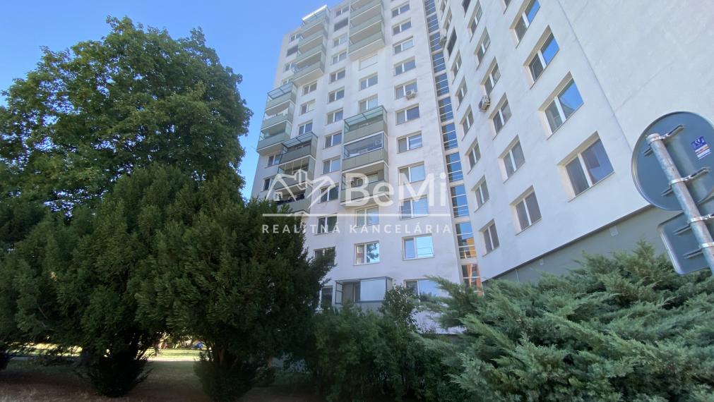 Nitra Chrenová 1 izbový byt s balkónom 34 m2 ID 633-111-MIG