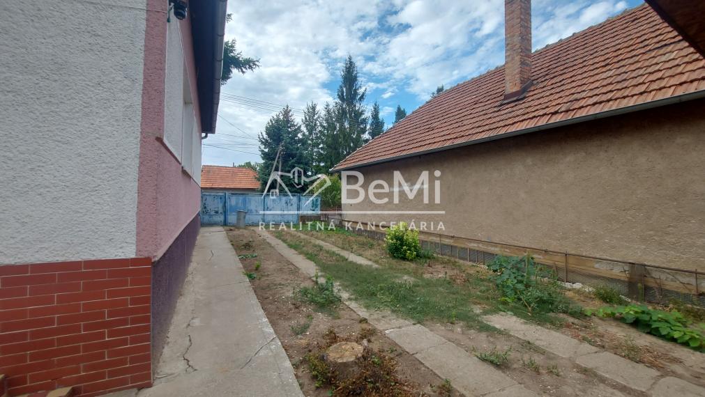 Predaj rodinný dom Černík, pozemok 2486m2, okr. Nové Zámky(254-12-JUF)