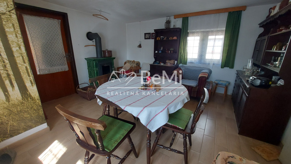 Predaj viničný domček s veľkým pozemkom 3829m2, Vráble(255-13-JUF)