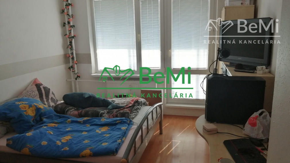 PONUKA:  Prenájom 3-izbového  bytu v Žiline, časť Vlčince (028-213-MACHa)