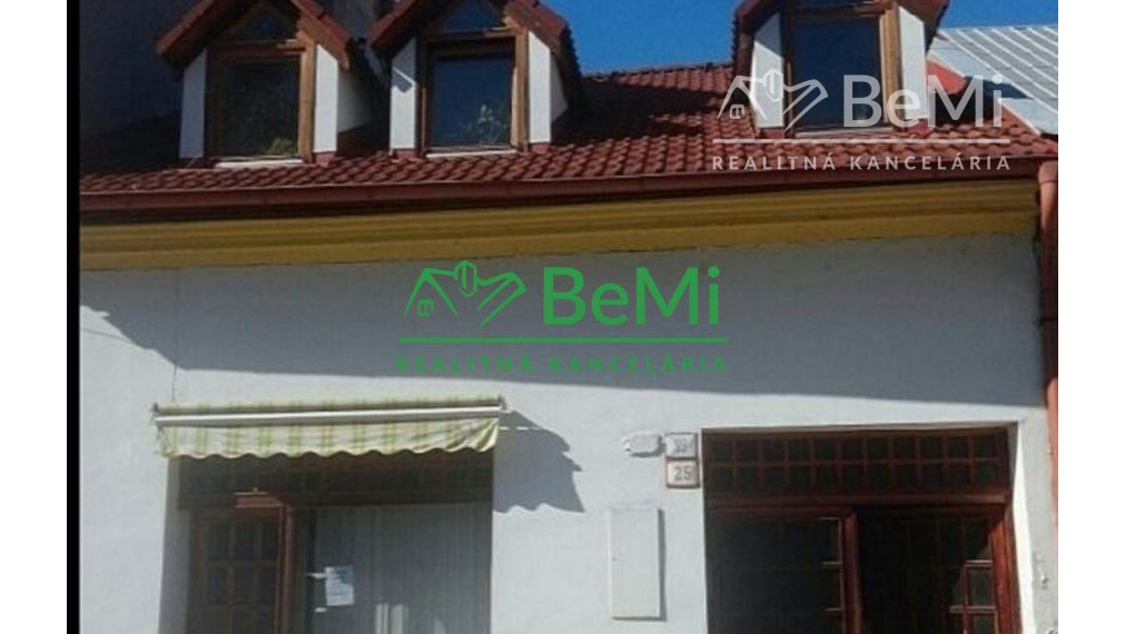 PONUKA : Predaj meštianského rodinného domu v Kysucké Nové Mesto s možnosťou realizácie komerčných priestorov (069-12-MACH)