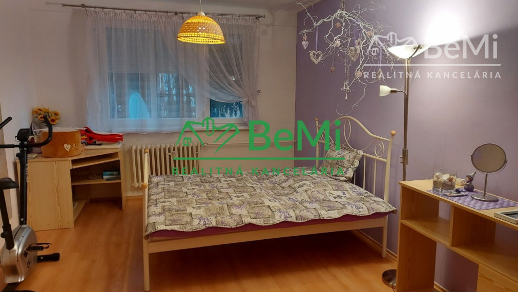 Predané - Predaj veľký 2 izbový byt s balkónom - Vráble (056-112-ERFa)
