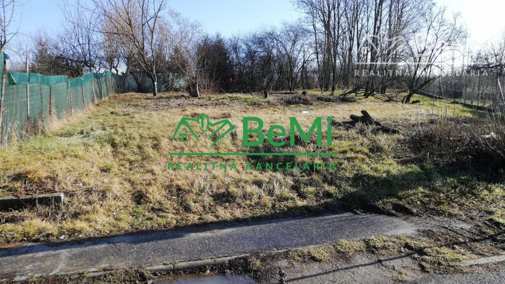 Predaj stavebný pozemok, 60 minút od mesta Bratislava, všetky IS, 594m2