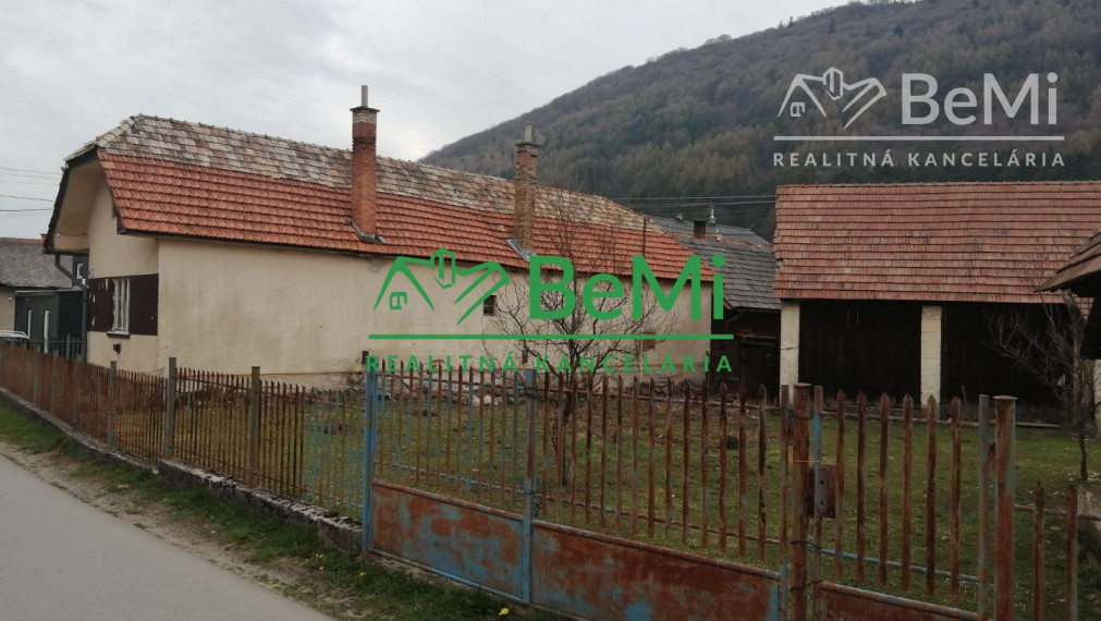 PONUKA: Predaj vidiecky dom s drevenicou v Stráža (100-12-MACHa)