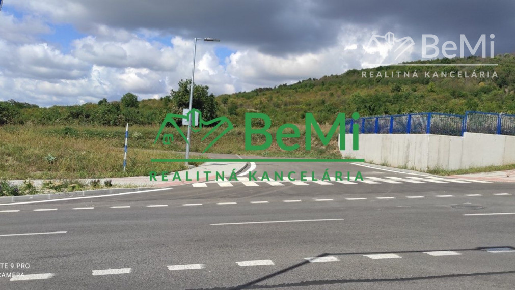 Pozemok pre stavbu rodinného domu, 697m2, Nitra, Zobor-Lupka, Landrover 3min