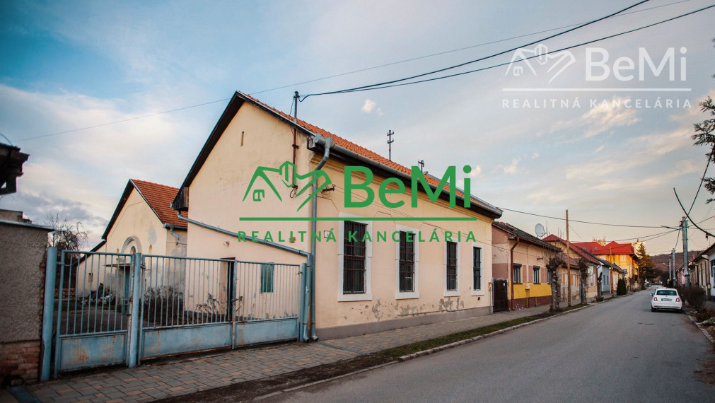 POLYFUNKČNÁ BUDOVA V CENTRE MESTA TORNAĽA - NA PREDAJ