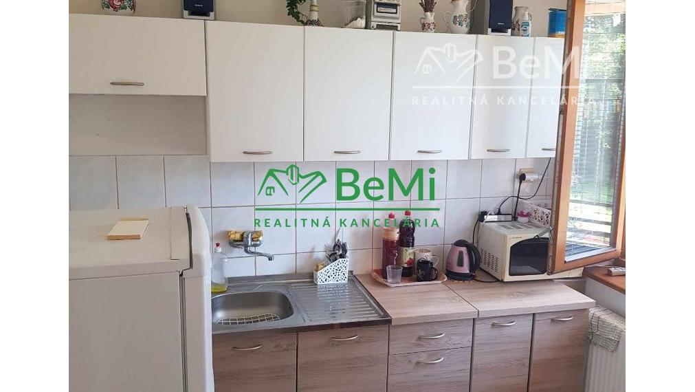Predaj 1 izbového bytu s pozemkom - Terany (031-111-PEKR)