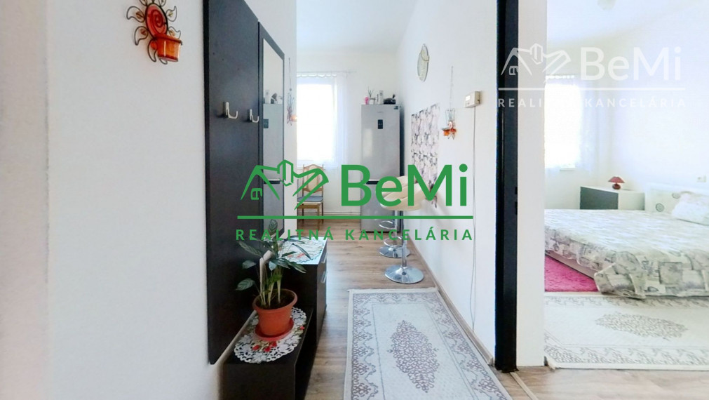 Veľkometrážny 3-izbový byt s balkónom v kúpeľnom mestečku Číž - EXKLUZÍVNE NA PREDAJ