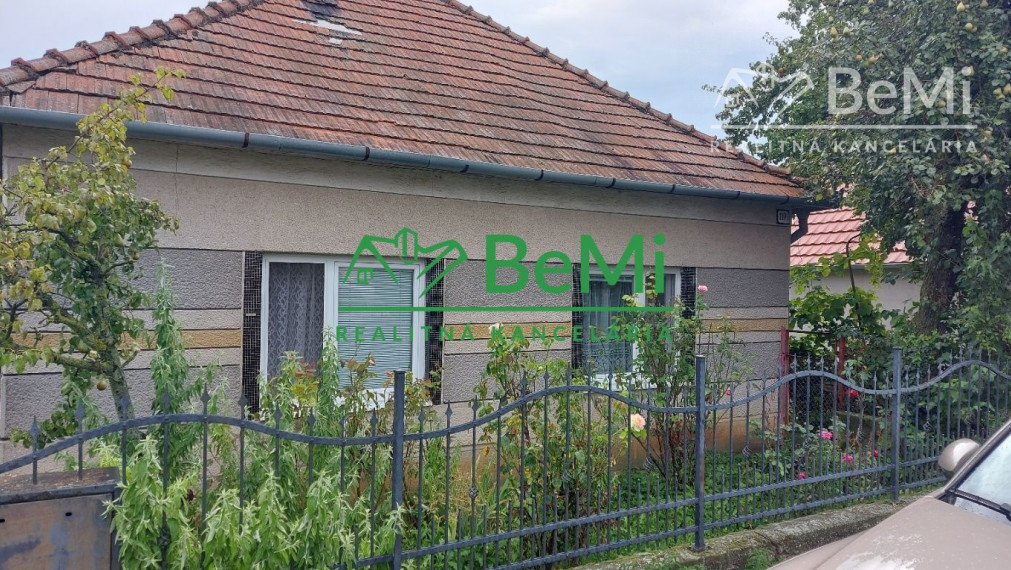 Predaj útulný starší 3 izbový dom(chalupa) v obci  Čápor,3D (141-12-ERF3)