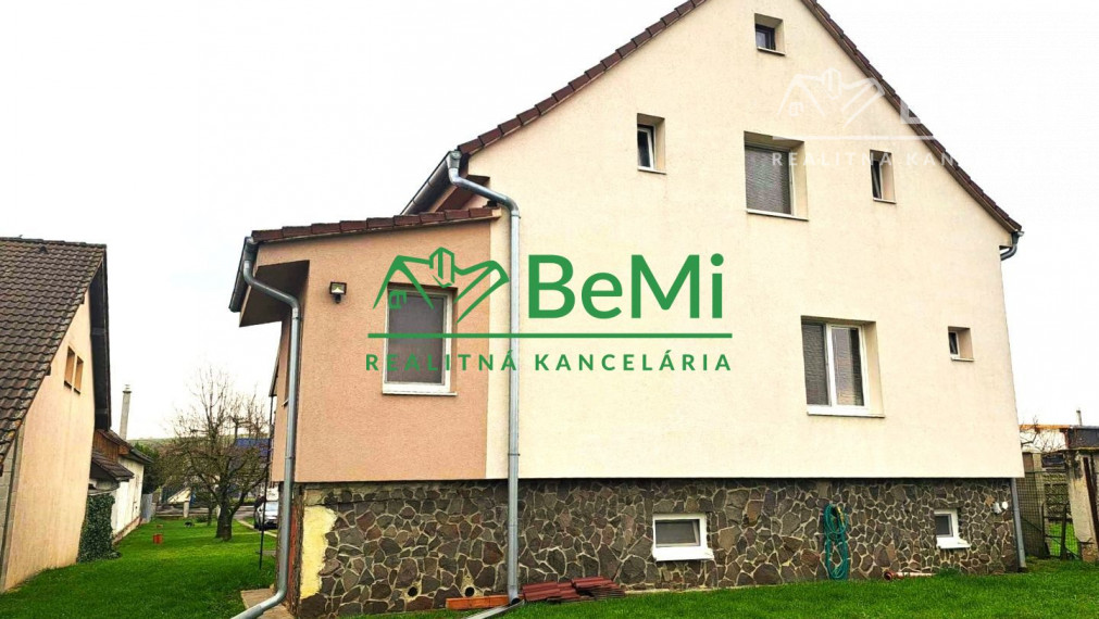 Rodinný dom Bánovce nad Bebravou - Horné Ozorovce s veľkým pozemkom