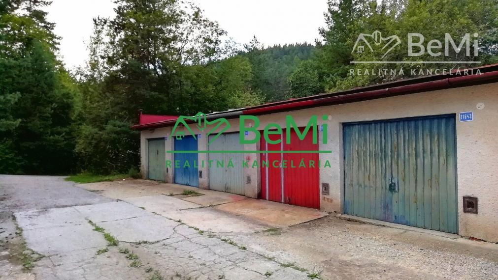 DVE SUSEDIACE GARÁŽE, Banská Bystrica