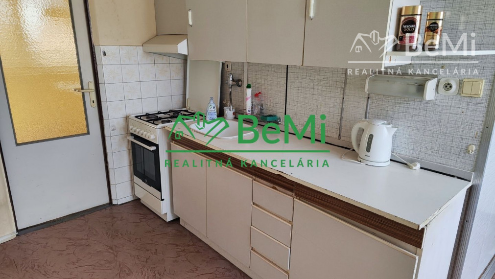 Na predaj - 4 izbový byt- Banská Bystrica-Radvaň