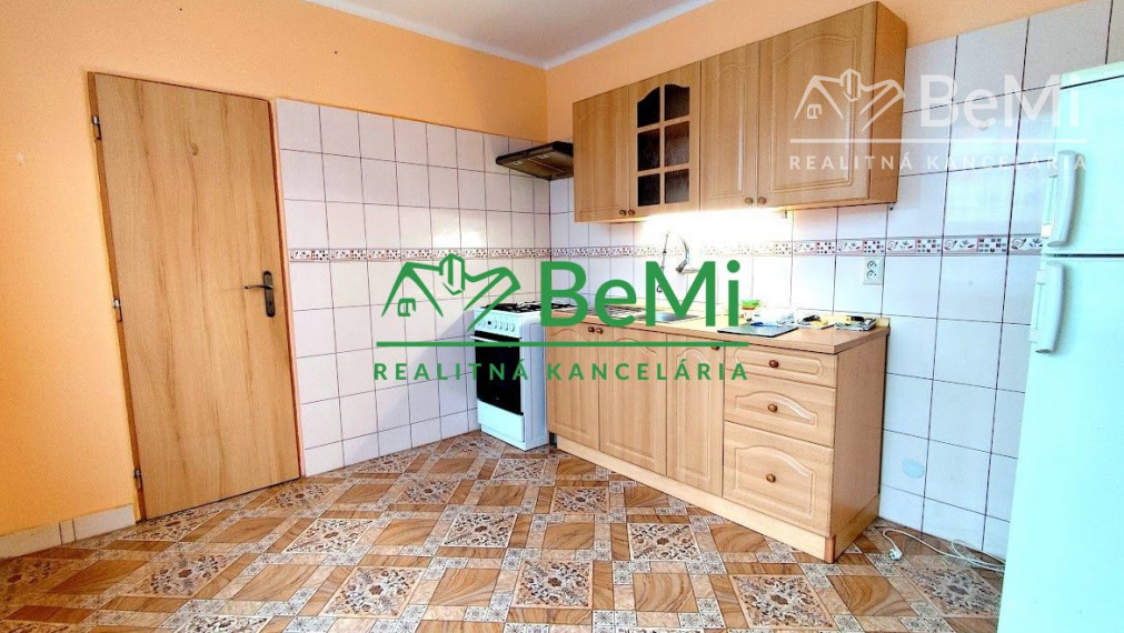 Predaj veľkometrážny 3 izbový byt v centre mesta - Levice (008-113-MIVYa)