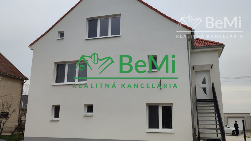 Predaj - samostatný, kompletne zrekonštruovaný 3 izbový byt v rodinnom dome - Žitný ostrov - Čierna Voda - 010-12-SIME