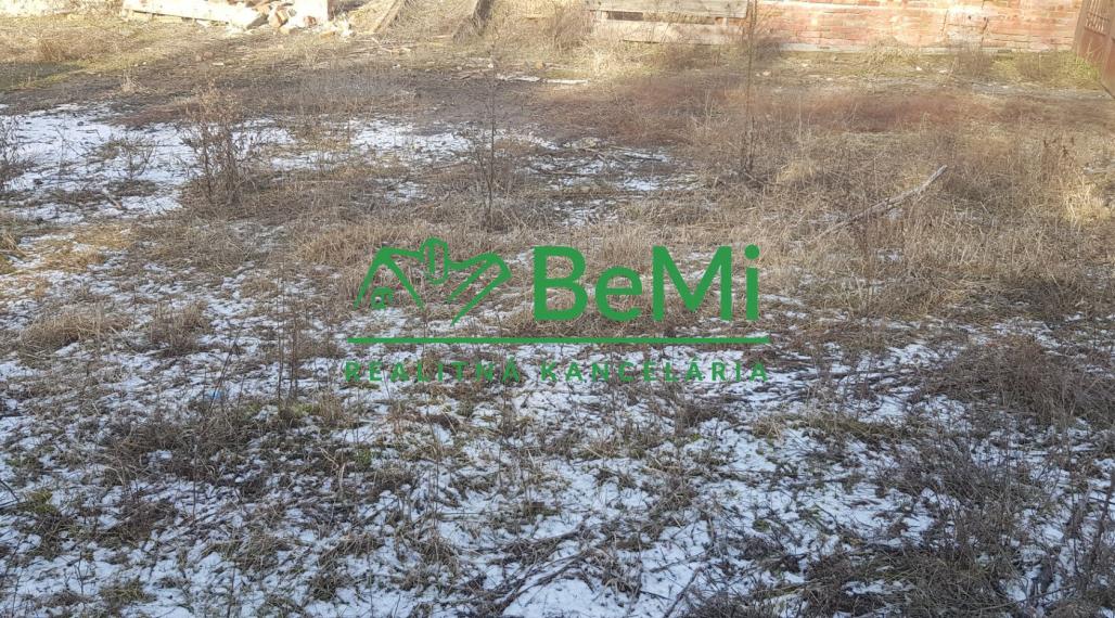 Predaj, stavebný pozemok - Horné Túrovce  (004-14-PEKR)