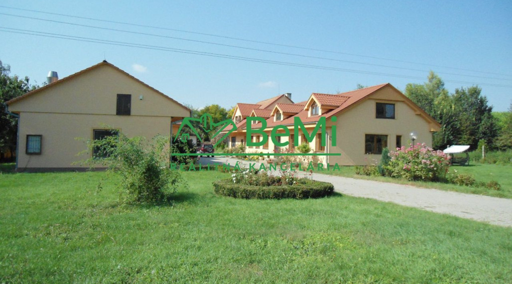 NR - Veľký Báb, polyfunkčný objekt mimo obce-tichá lokalita