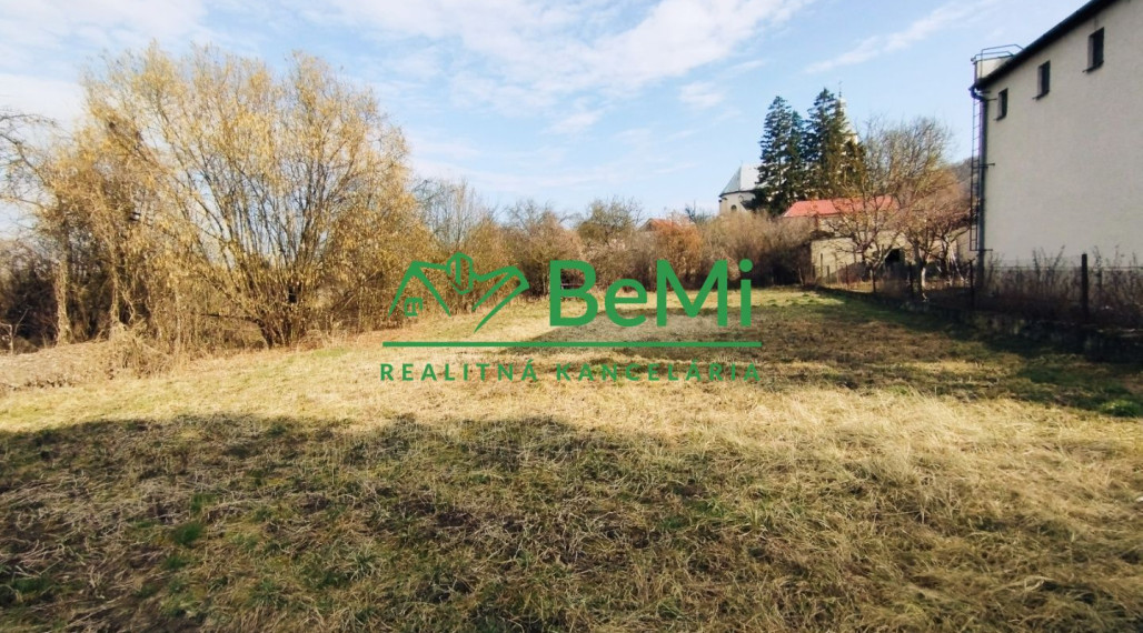 Stavebný pozemok-Trebeľovce- na predaj