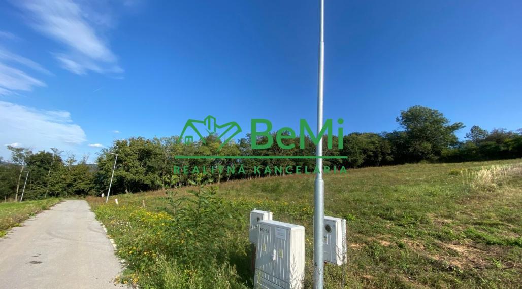 Pozemok 762 m2 Podhorany ID 415-14-MIG