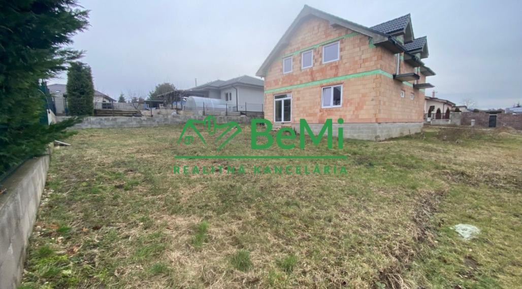 5 izbový rodinný dom , hrubá stavba Nitra - Malý Lapáš ID 447-12-MIG