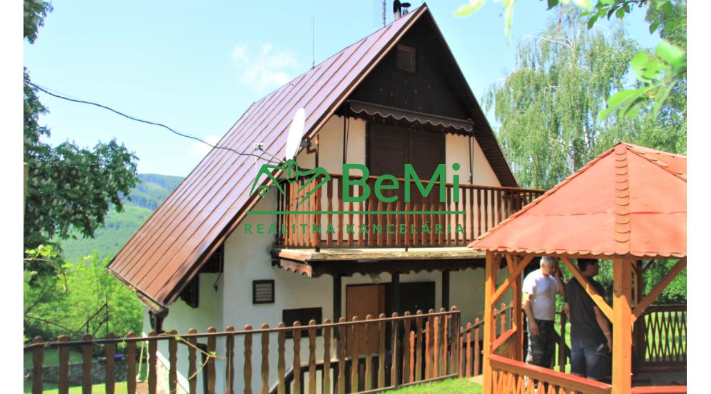 Chata na úplnej samote v lese s vlastnou prístupovou cestou  039-13-MACHO