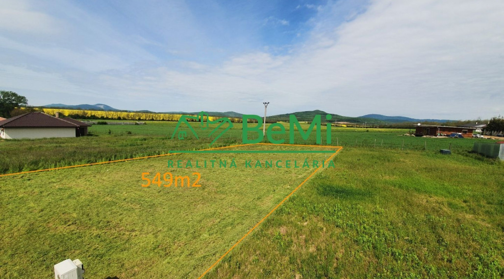 Sľažany - pozemok so stavebným povolením (549m2)  ID 008 -14 - SASOa