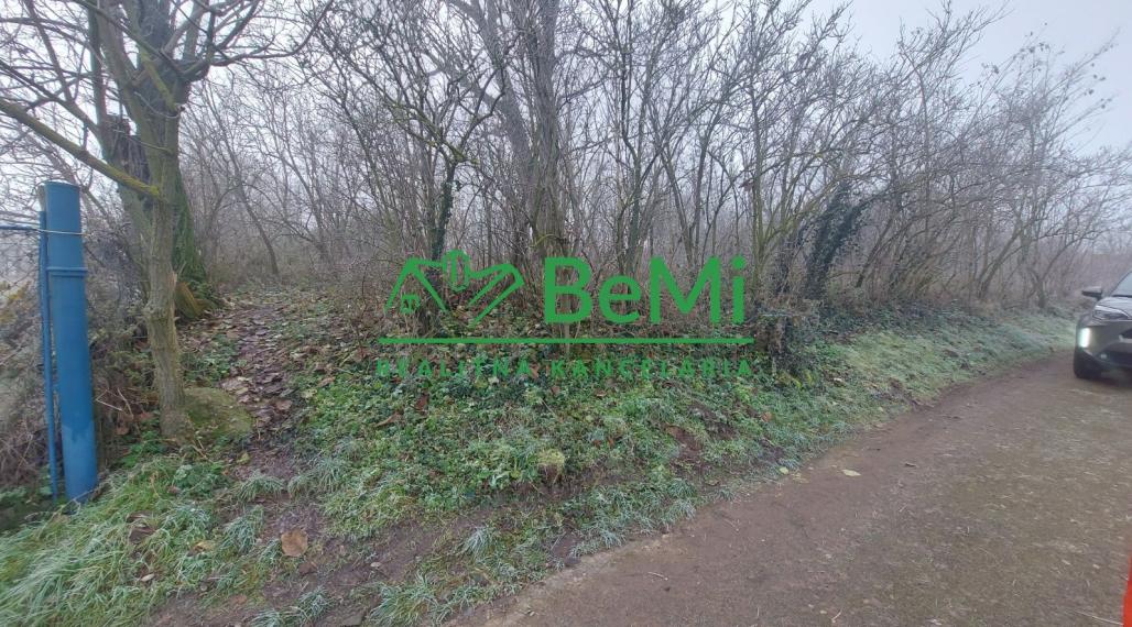 Predaj stavebný pozemok Veľký Báb pri Nitre(153-14-ERF)