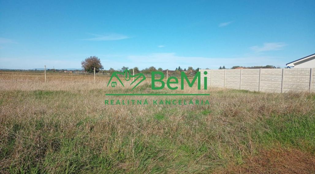 !! Znížená cena !!! Predaj stavebného pozemku pre výstavbu rodinného domu  - Želiezovce (031-14-HEKAa)