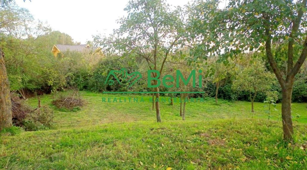 Predaj pozemku pre výstavbu rodinného domu - Jur nad Hronom (032-14-HEKA)