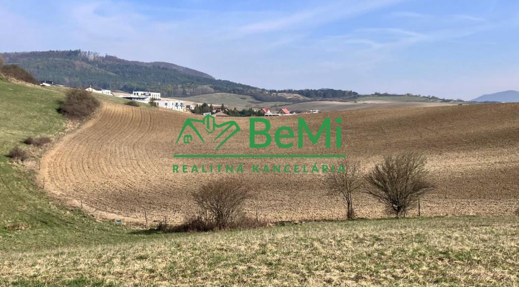 Pozemok v obci Hôrky, okres Žilina, 4511m2   036-14-JAGAa