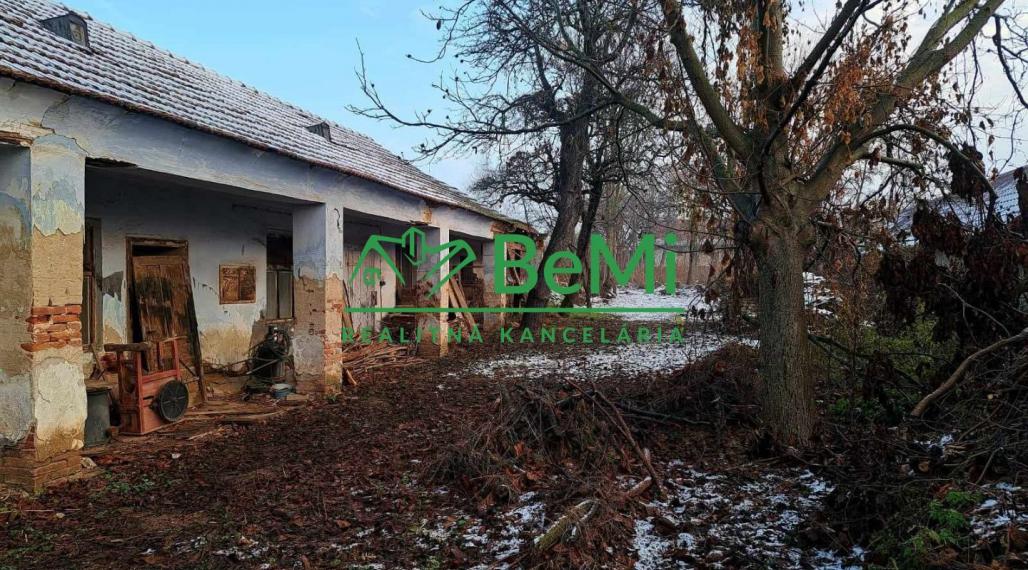 Veľký stavebný pozemok 1985 M2  - Močenok