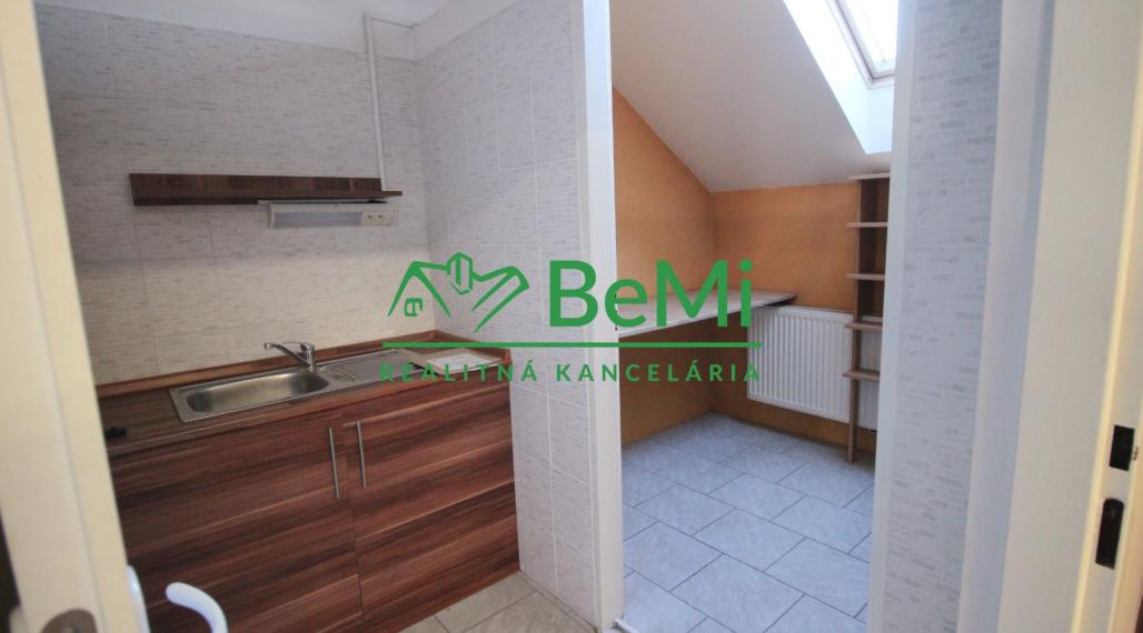 Objekt na bývanie a podnikanie ID: 007-12-TECUa