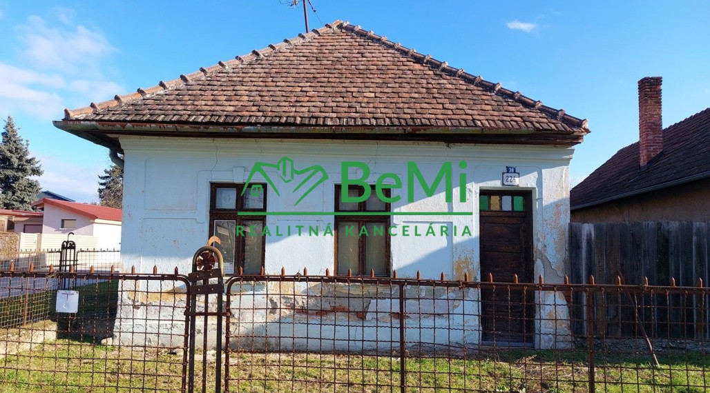 Exkluzívne na predaj vidiecky dom s veľkým pozemkom Jacovce