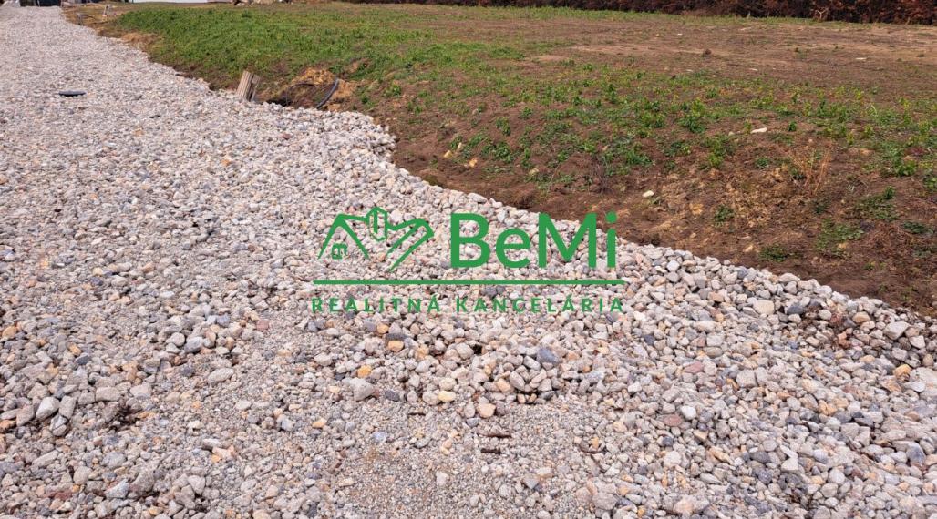 Predaj, stavebný pozemok -  Mojmírovce (008-14-JANS)