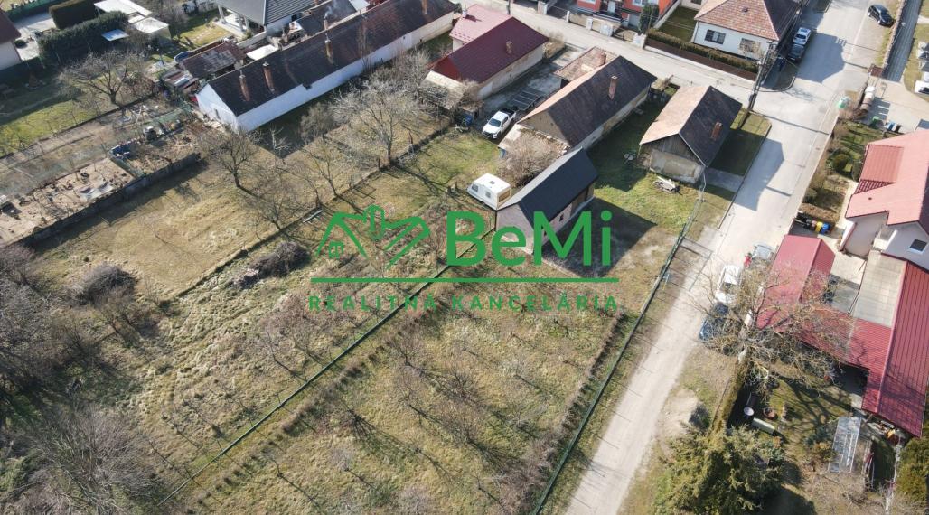 Exkluzívne na predaj vidiecky dom s veľkým pozemkom Jacovce